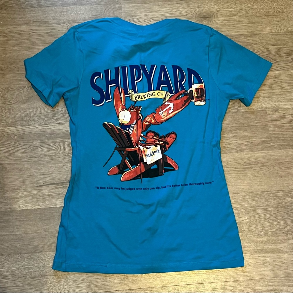 NWOT Maine’s Shipyard Brewing Company Woman’s Fitted V-cut T-Shirt M
